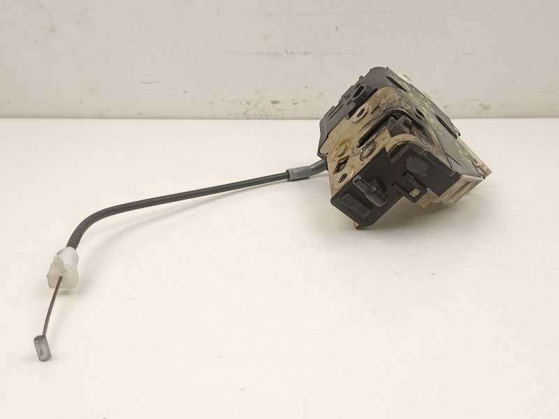 Recambio de cerradura puerta delantera derecha para citroën c4 1.6 d 9hy 109 cv referencia OEM IAM 9681332080  