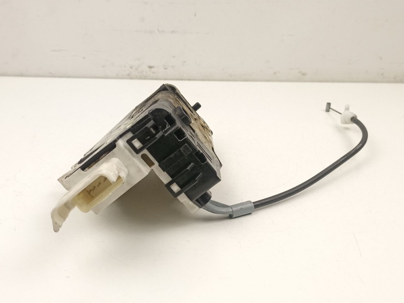 Recambio de cerradura puerta delantera derecha para citroën c4 1.6 d 9hy 109 cv referencia OEM IAM 9681332080  