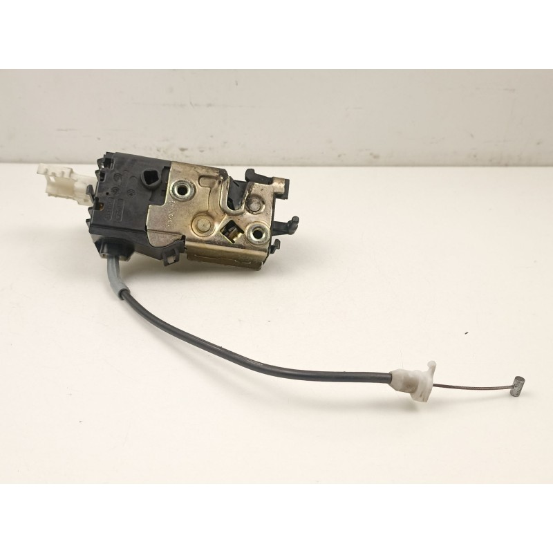 Recambio de cerradura puerta delantera derecha para citroën c4 1.6 d 9hy 109 cv referencia OEM IAM 9681332080  