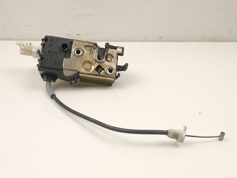 Recambio de cerradura puerta delantera derecha para citroën c4 1.6 d 9hy 109 cv referencia OEM IAM 9681332080  