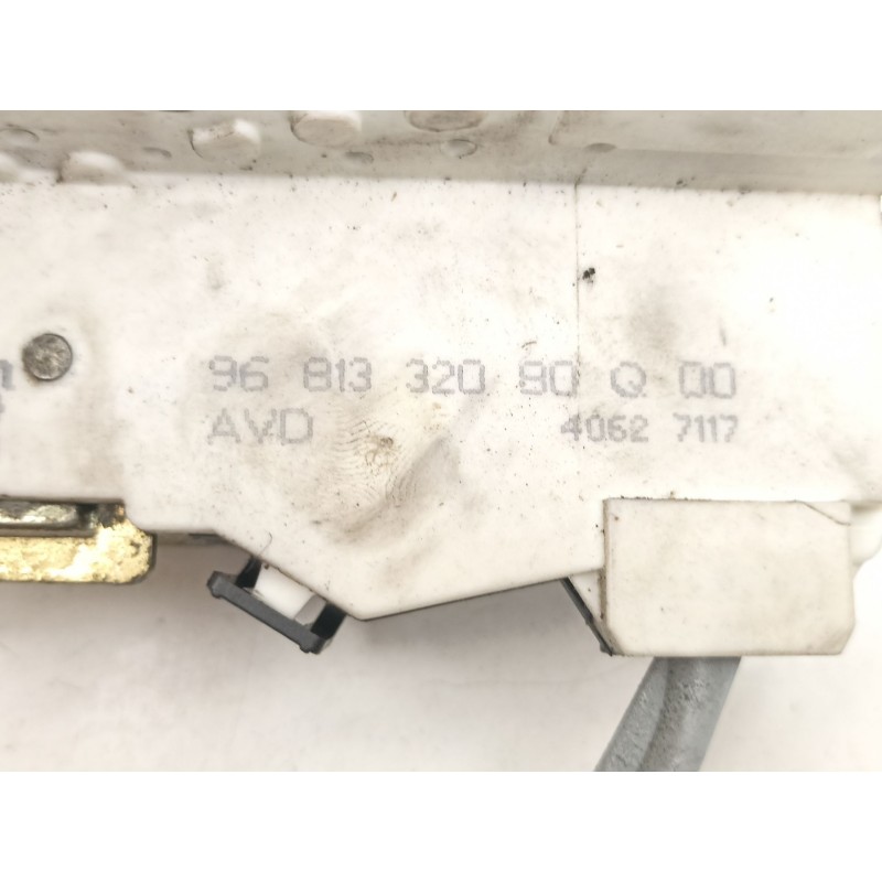 Recambio de cerradura puerta delantera derecha para citroën c4 1.6 d 9hy 109 cv referencia OEM IAM 9681332080  