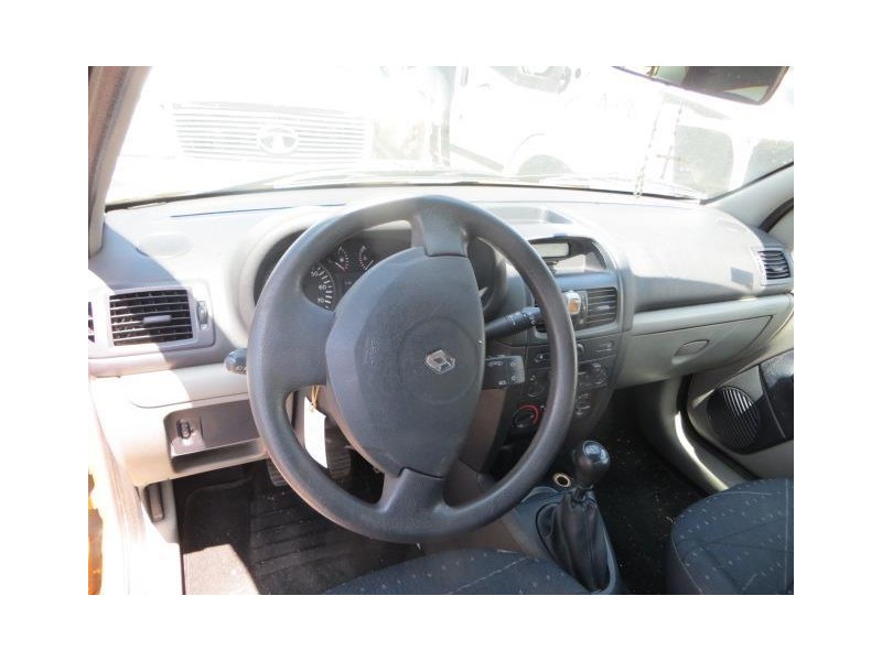 renault clio del año 2003