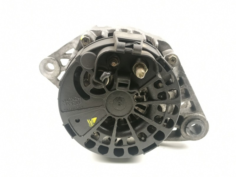 Recambio de alternador para fiat stilo 1.9 jtd referencia OEM IAM 46774420  