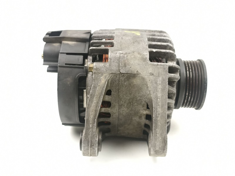 Recambio de alternador para fiat stilo 1.9 jtd referencia OEM IAM 46774420  