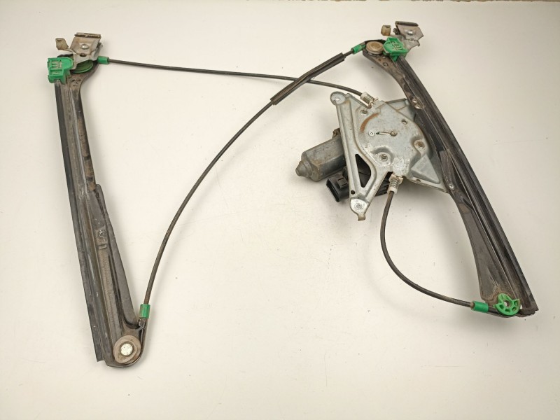 Recambio de elevalunas delantero derecho para audi a4 b5 (8d2) 1.9 tdi referencia OEM IAM 8D0837398D  