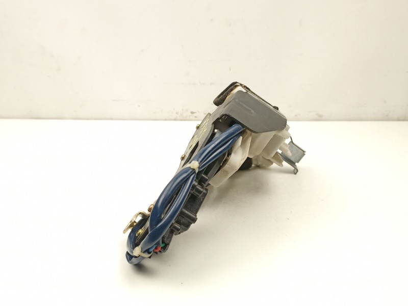 Recambio de cerradura puerta delantera derecha para suzuki liana 1.6g/m16a 5p referencia OEM IAM 8220154G00  