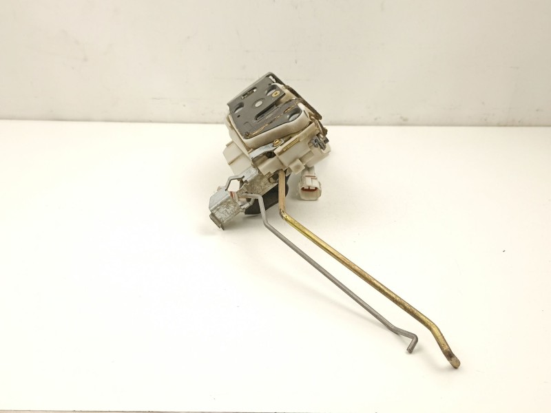 Recambio de cerradura puerta delantera derecha para suzuki liana 1.6g/m16a 5p referencia OEM IAM 8220154G00  