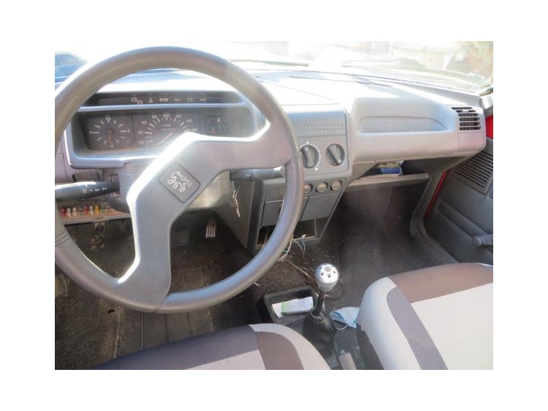 peugeot 205 del año 1990