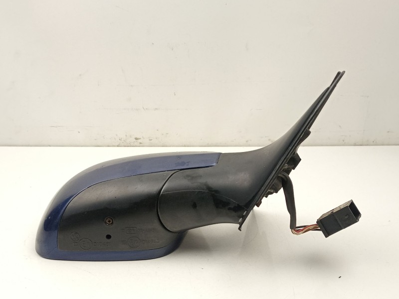 Recambio de retrovisor derecho para audi a4 b5 (8d2) 1.9 tdi referencia OEM IAM 8D1858532C3FZ  