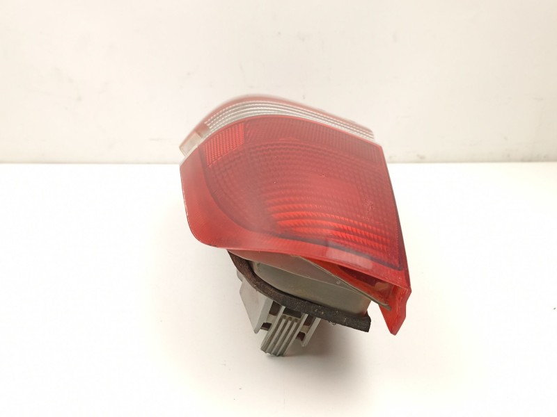 Recambio de piloto trasero derecho para ford escort 1.8 d referencia OEM IAM 91AG13A602CA  