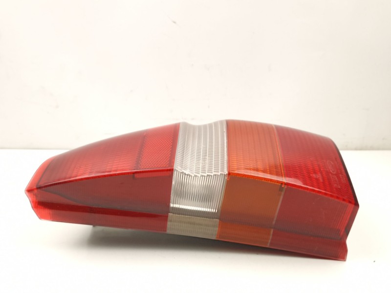 Recambio de piloto trasero derecho para ford escort 1.8 d referencia OEM IAM 91AG13A602CA  