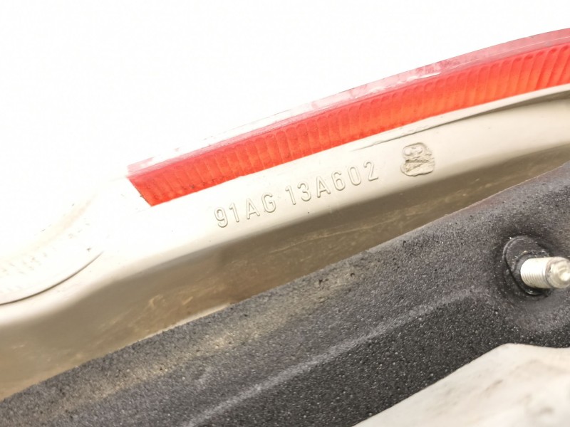 Recambio de piloto trasero derecho para ford escort 1.8 d referencia OEM IAM 91AG13A602CA  