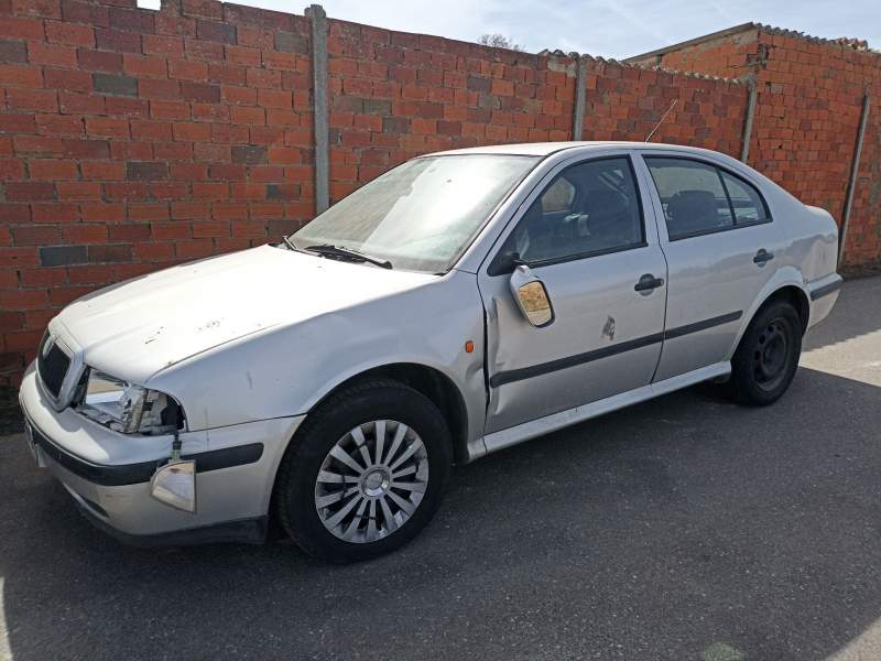 SKODA OCTAVIA BERLINA (1U2)
