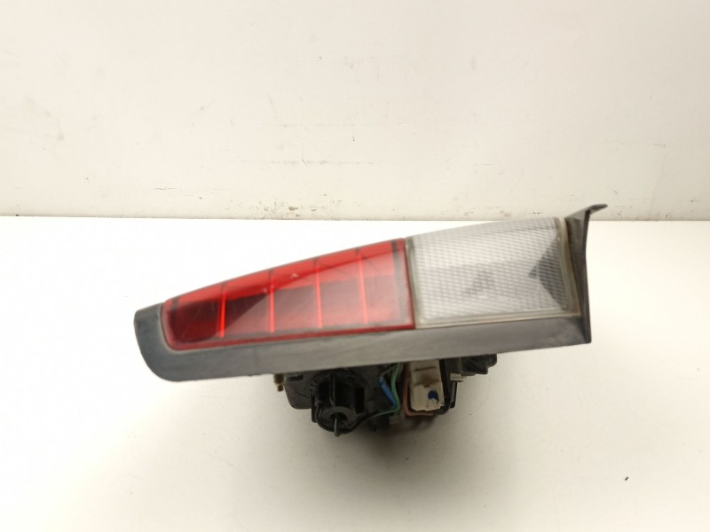 Recambio de piloto porton izquierdo para nissan almera i hatchback (n15) 1.6 referencia OEM IAM 265590N828  