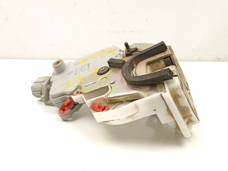 Recambio de cerradura puerta trasera izquierda para nissan primera 1.6 g -ga16 referencia OEM IAM 825039F510  