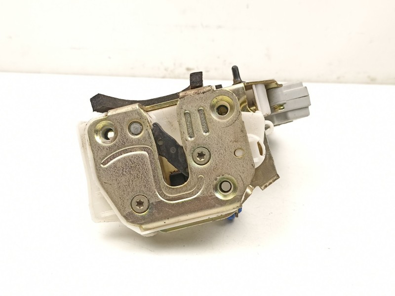 Recambio de cerradura puerta trasera izquierda para nissan primera 1.6 g -ga16 referencia OEM IAM 825039F510  