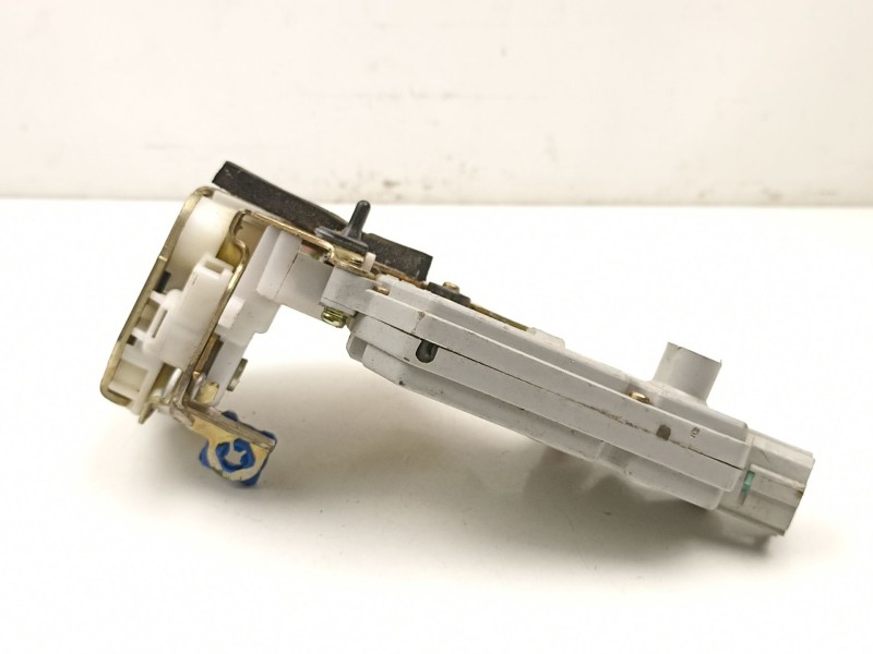 Recambio de cerradura puerta trasera izquierda para nissan primera 1.6 g -ga16 referencia OEM IAM 825039F510  