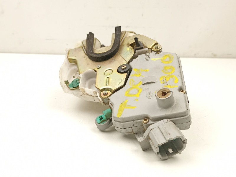 Recambio de cerradura puerta trasera derecha para nissan primera 1.6 g -ga16 referencia OEM IAM 825029F510  