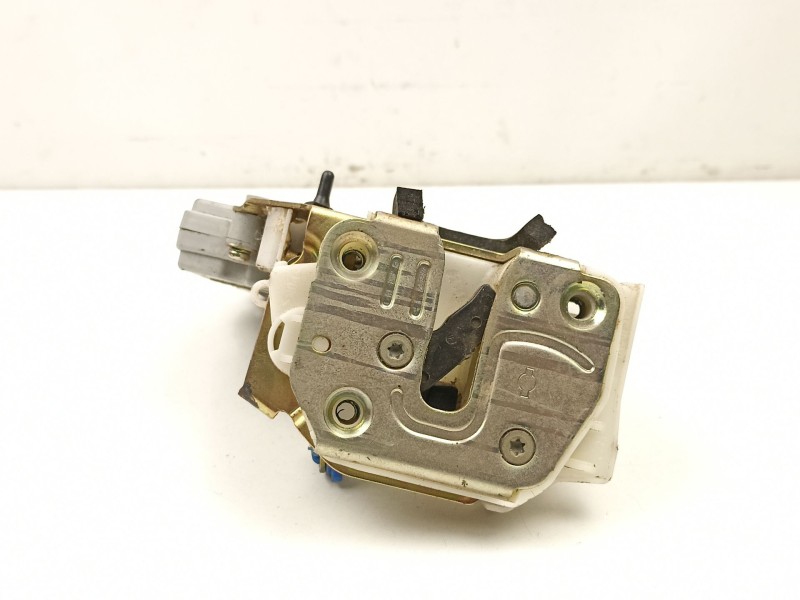 Recambio de cerradura puerta trasera derecha para nissan primera 1.6 g -ga16 referencia OEM IAM 825029F510  