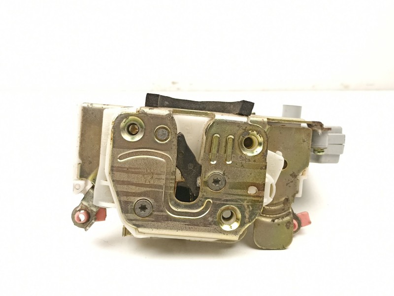 Recambio de cerradura puerta delantera izquierda para nissan primera 1.6 g -ga16 referencia OEM IAM 805032F010  