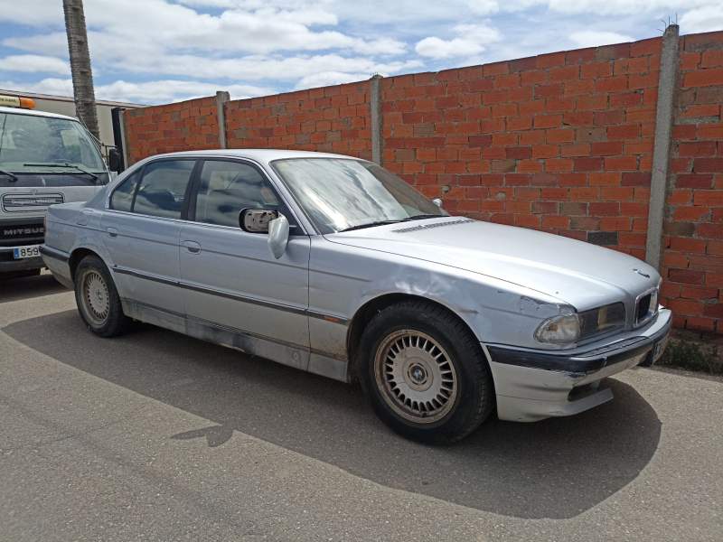 BMW 7 (E38)