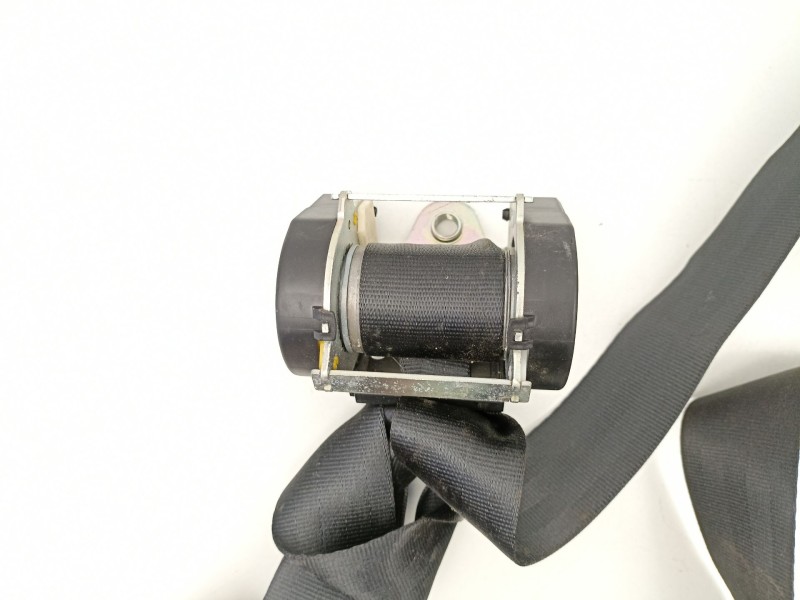 Recambio de cinturon seguridad trasero derecho para volkswagen golf 1.6 td referencia OEM IAM 5G0857805RAA  