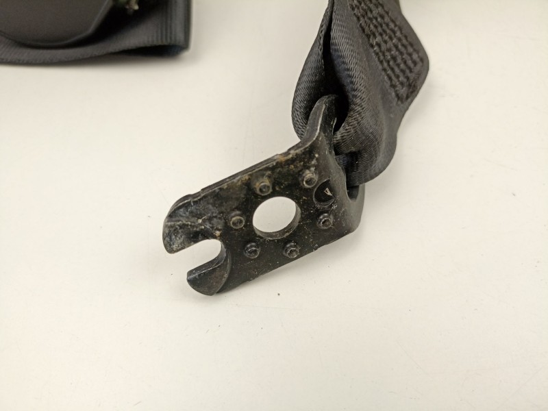 Recambio de cinturon seguridad trasero derecho para volkswagen golf 1.6 td referencia OEM IAM 5G0857805RAA  