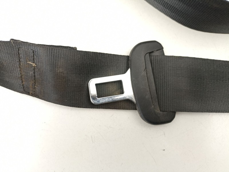 Recambio de cinturon seguridad trasero derecho para volkswagen golf 1.6 td referencia OEM IAM 5G0857805RAA  