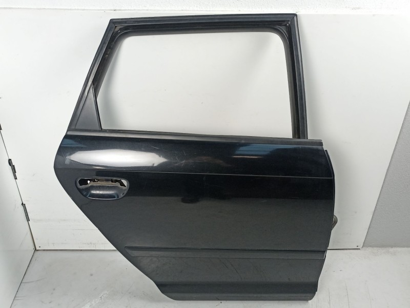 Recambio de puerta trasera derecha para audi a3 sportback (8pa) 2.0 tdi 16v referencia OEM IAM 8P4833052A  