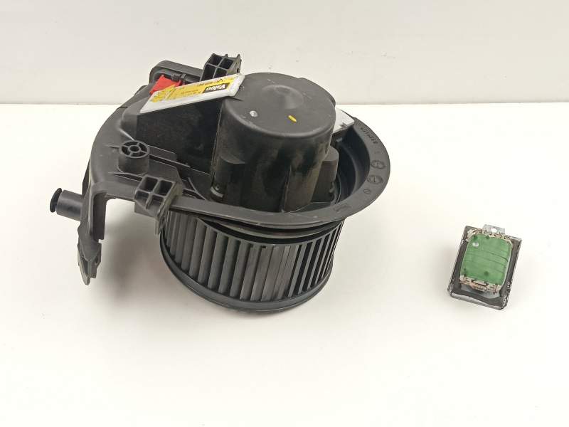 Recambio de motor calefaccion para volkswagen golf 1.9 tdi referencia OEM IAM 1H1820021  