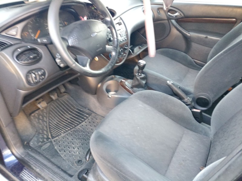 ford focus i sedán (dfw) del año 2000
