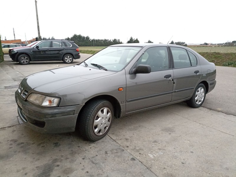 nissan primera hatchback (p11) del año 1996