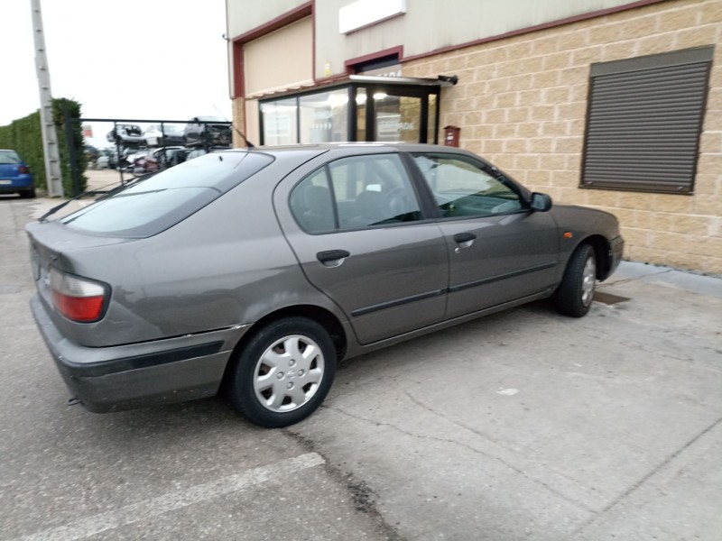 nissan primera hatchback (p11) del año 1996