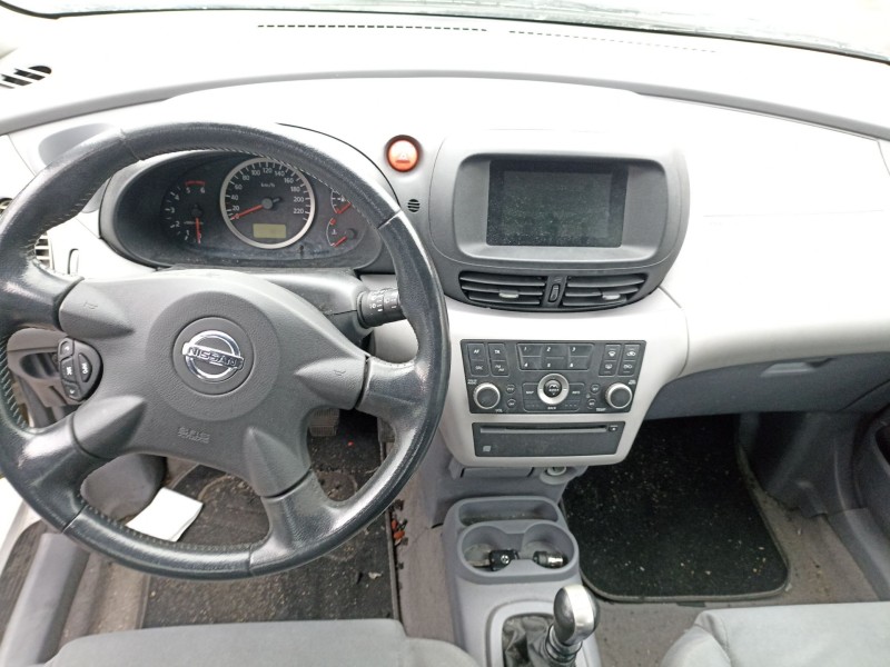 nissan almera tino (v10) del año 2004