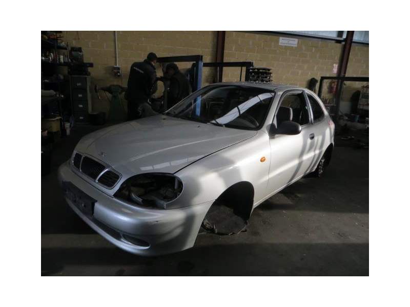 daewoo lanos del año 2002