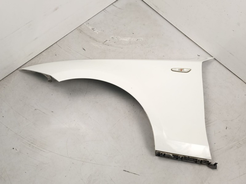 Recambio de aleta delantera izquierda para bmw 118 2.0 td 6v referencia OEM IAM 41357133227  