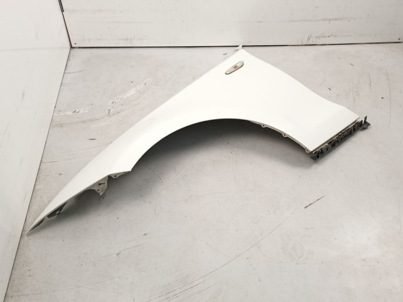 Recambio de aleta delantera izquierda para bmw 118 2.0 td 6v referencia OEM IAM 41357133227  