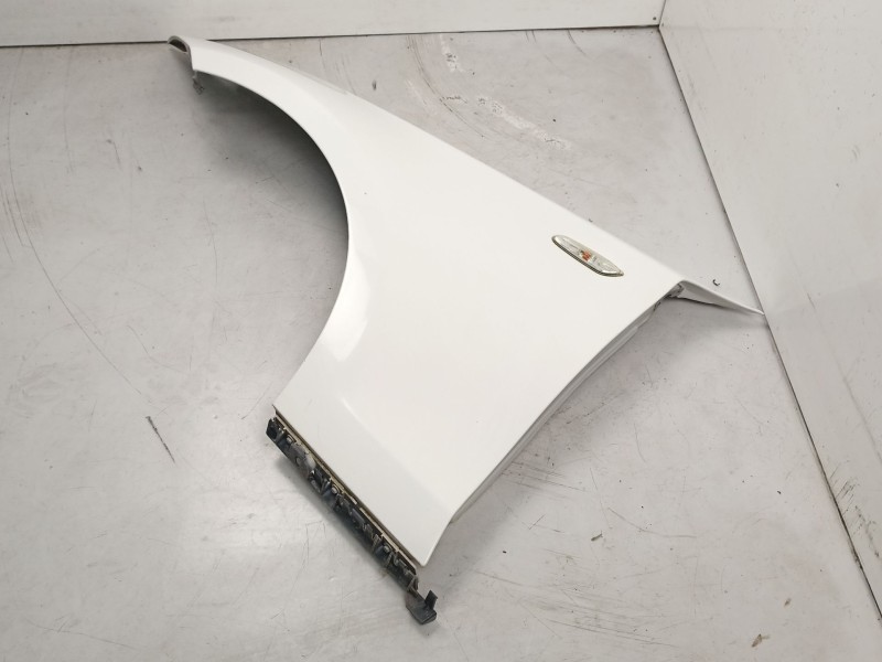 Recambio de aleta delantera izquierda para bmw 118 2.0 td 6v referencia OEM IAM 41357133227  