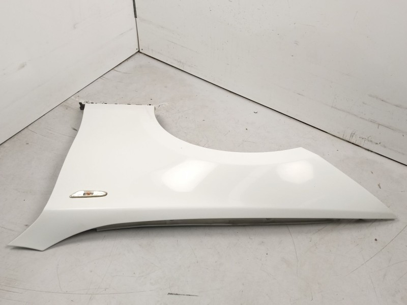 Recambio de aleta delantera izquierda para bmw 118 2.0 td 6v referencia OEM IAM 41357133227  