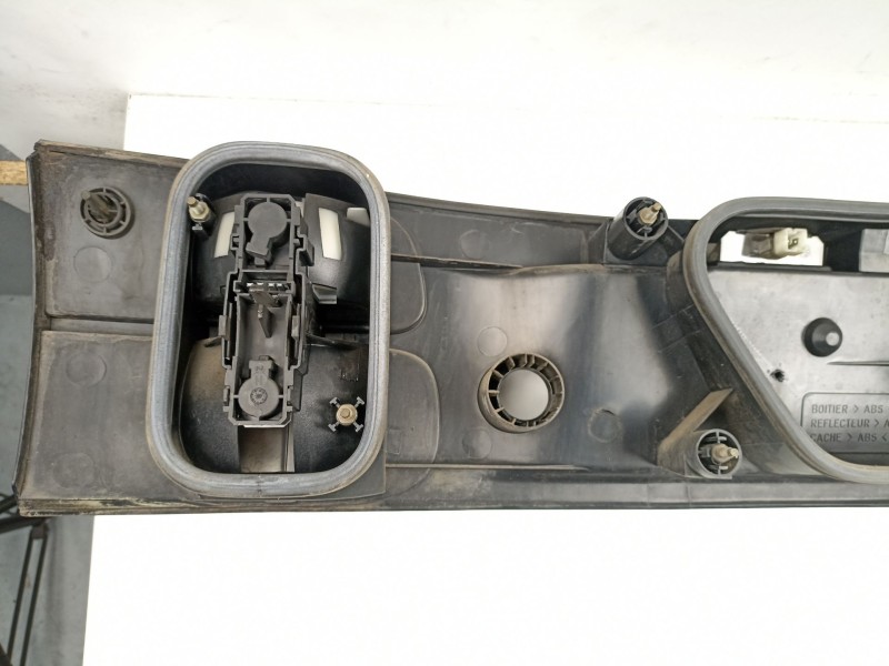 Recambio de piloto trasero central para renault laguna i (b56_, 556_) 2.2 dt (b569) referencia OEM IAM 7700820049  