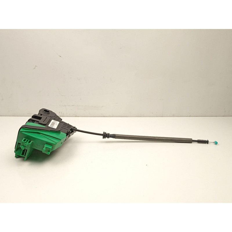 Recambio de cerradura puerta delantera derecha para hyundai i30 ranchera familiar (pde) 1.6 crdi referencia OEM IAM 81320G3050  