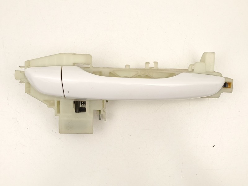 Recambio de manilla trasera derecha para hyundai i30 ranchera familiar (pde) 1.6 crdi referencia OEM IAM 82661G4010  