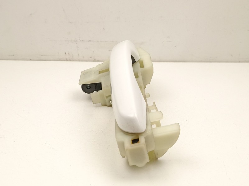 Recambio de manilla trasera derecha para hyundai i30 ranchera familiar (pde) 1.6 crdi referencia OEM IAM 82661G4010  