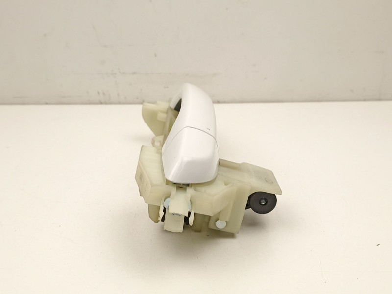 Recambio de manilla trasera derecha para hyundai i30 ranchera familiar (pde) 1.6 crdi referencia OEM IAM 82661G4010  