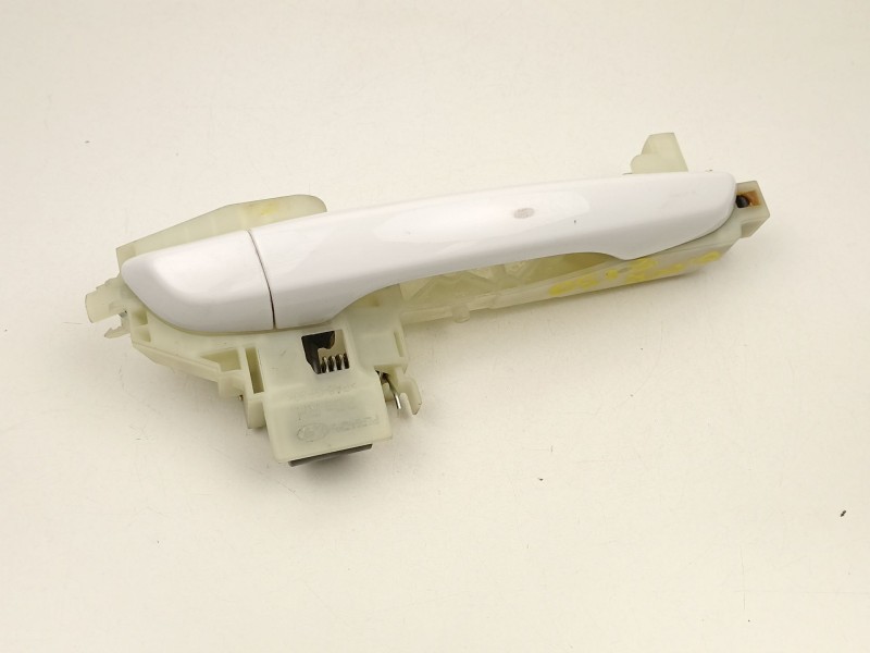 Recambio de manilla delantera derecha para hyundai i30 ranchera familiar (pde) 1.6 crdi referencia OEM IAM 82661G4010  