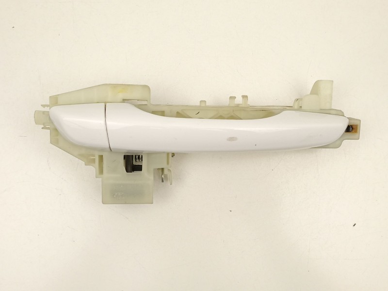 Recambio de manilla delantera derecha para hyundai i30 ranchera familiar (pde) 1.6 crdi referencia OEM IAM 82661G4010  