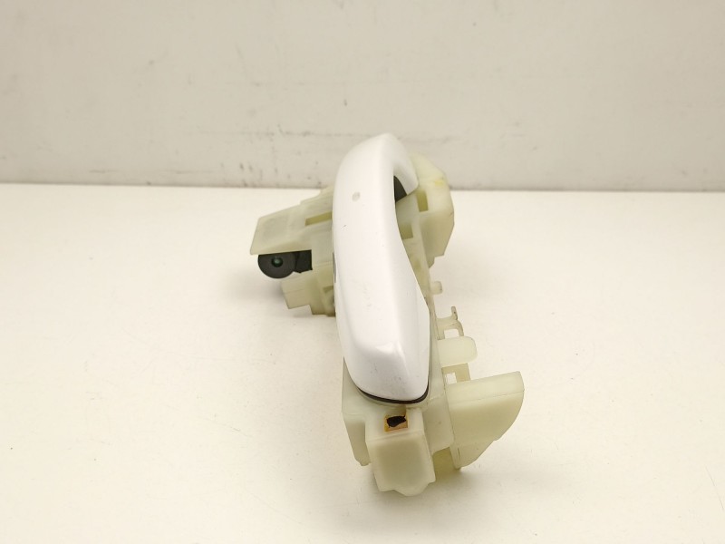 Recambio de manilla delantera derecha para hyundai i30 ranchera familiar (pde) 1.6 crdi referencia OEM IAM 82661G4010  