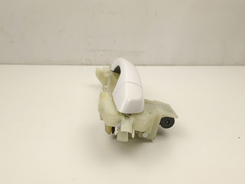 Recambio de manilla delantera derecha para hyundai i30 ranchera familiar (pde) 1.6 crdi referencia OEM IAM 82661G4010  