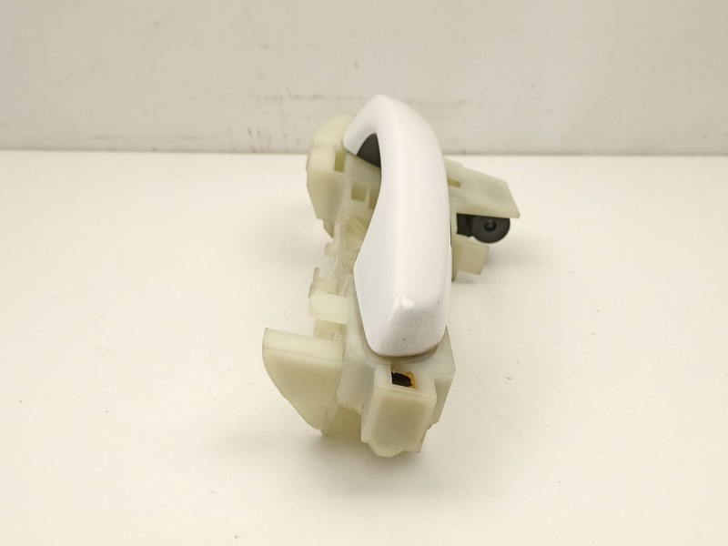 Recambio de manilla delantera izquierda para hyundai i30 ranchera familiar (pde) 1.6 crdi referencia OEM IAM 82651G4010  