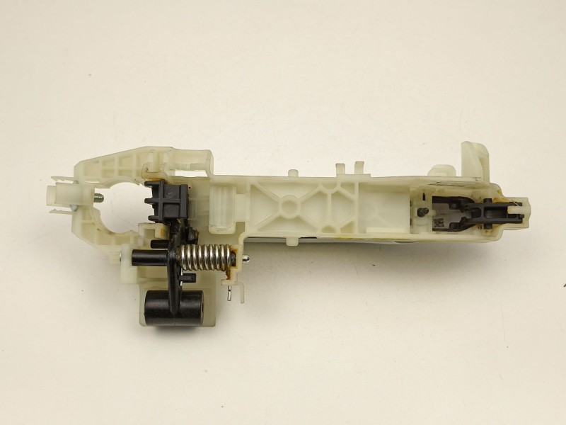 Recambio de manilla delantera izquierda para hyundai i30 ranchera familiar (pde) 1.6 crdi referencia OEM IAM 82651G4010  